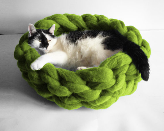 chunky-knit-cat-bed